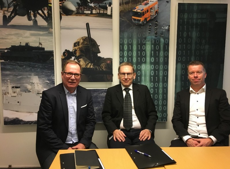 Three men from the Danish Defence. Tre män från danska försvaret.