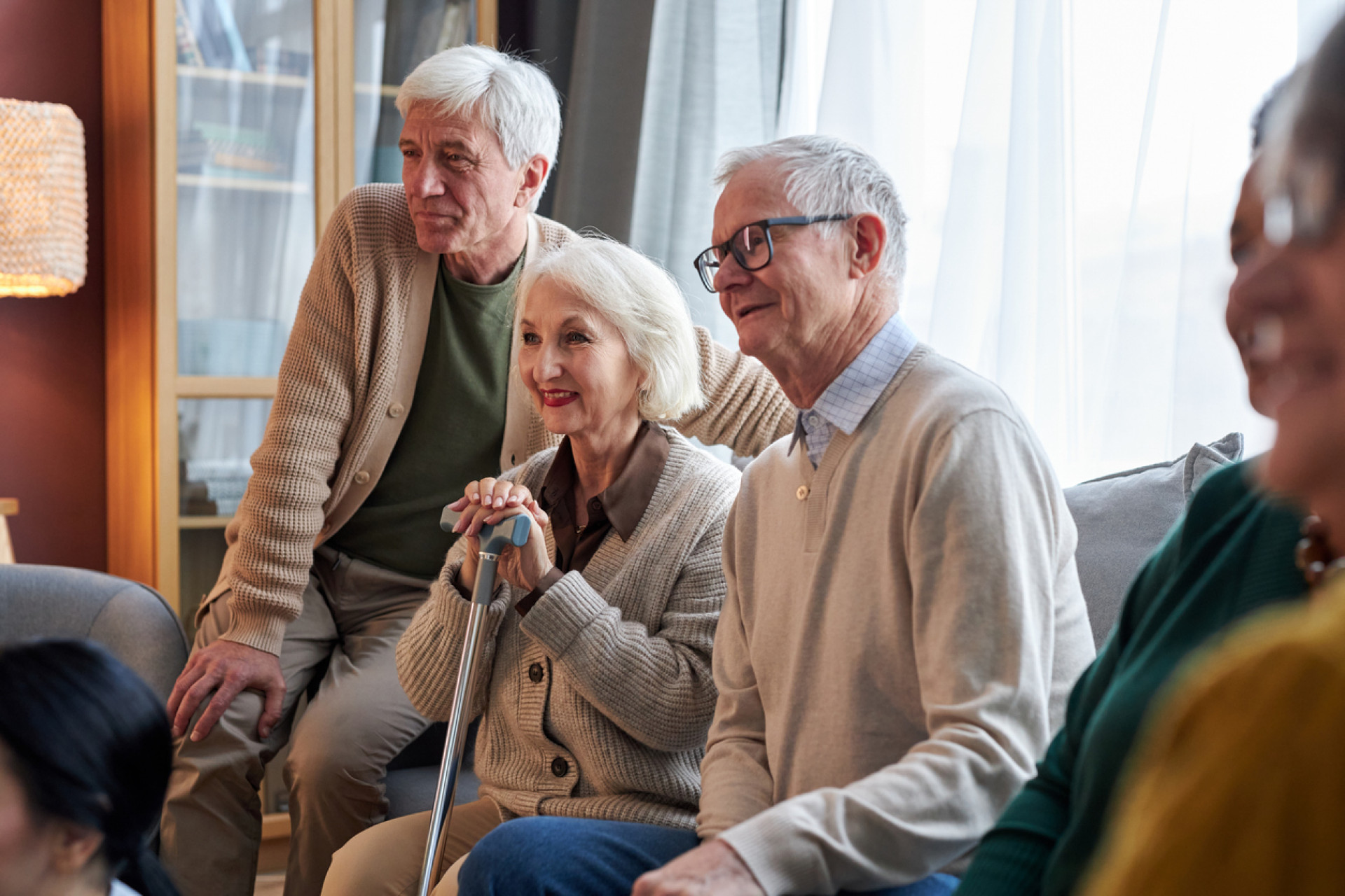 Pensioners watching TV. Pensionärer ser på TV.