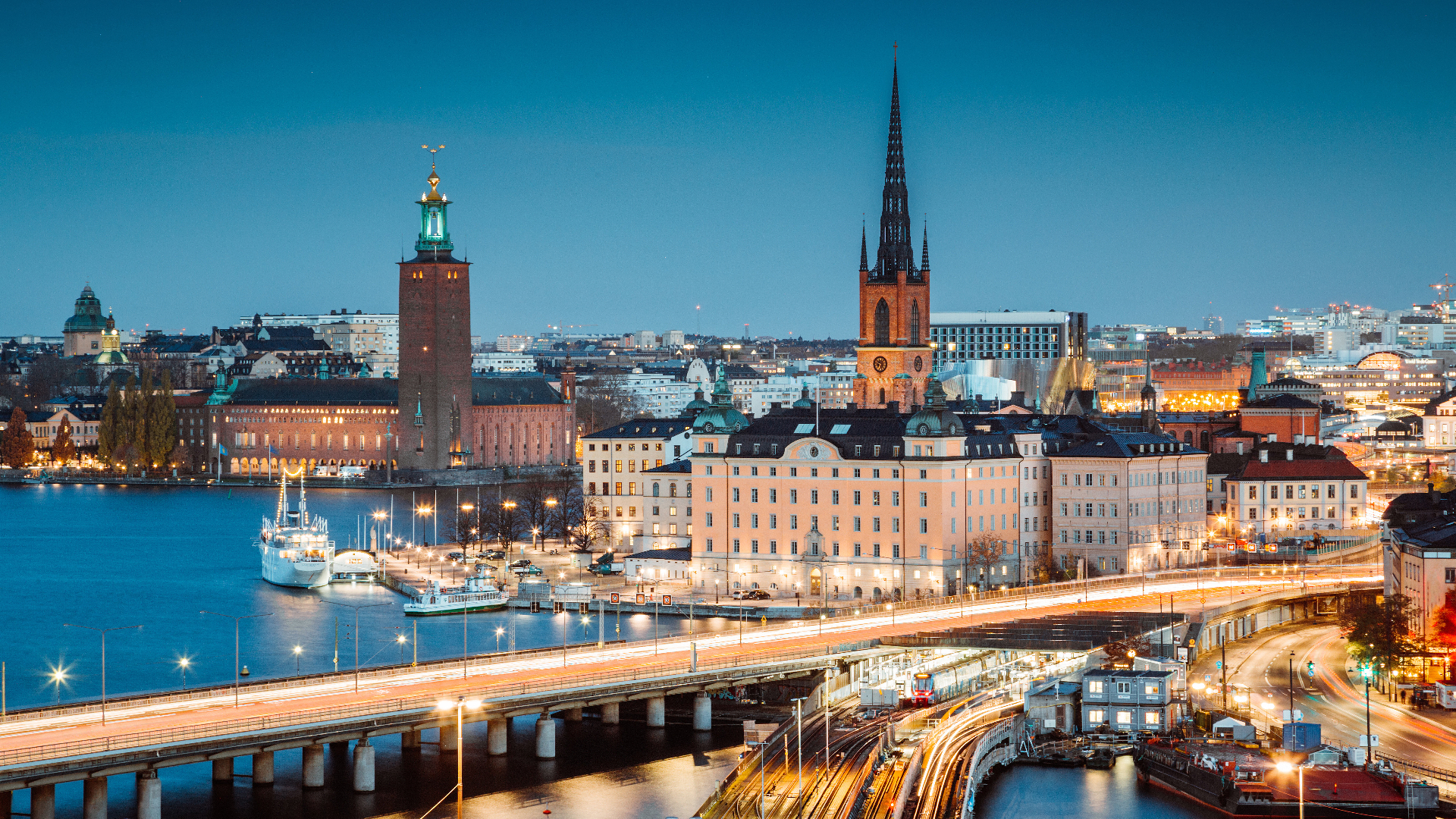 View of Stockholm with Riddarholmen and the City Hall. Vy över Stockholm med Riddarholmen och Stadshuset.